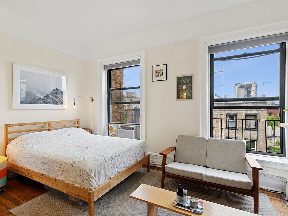 2nd image of 118 Montague St APT 12