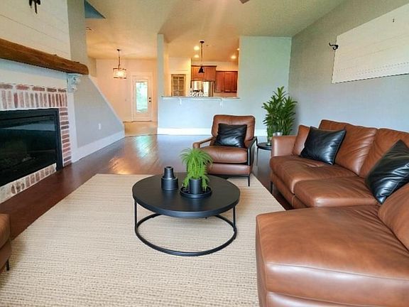 5th image of 2549 Redford Dr