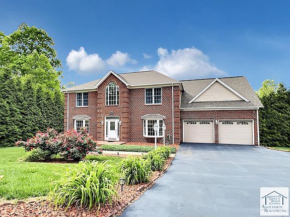 2nd image of 113 Parkwood Ct