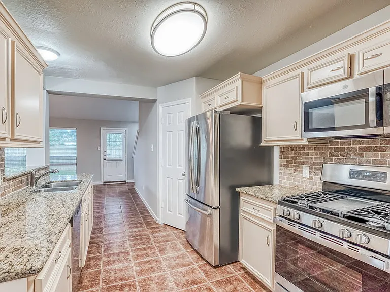 8238 Fuqua Gardens Dr — Photo 10