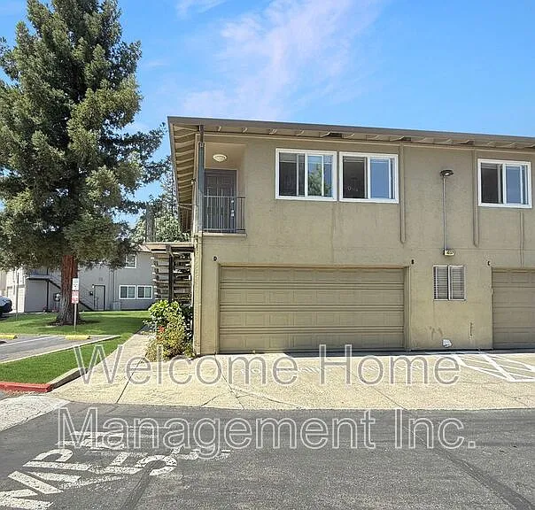 1037 Mohr Ln #D — Photo 1