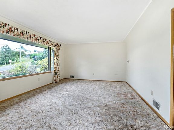 Large main living room.  Under the carpet is BEAUTIFUL Hardwood Floors!