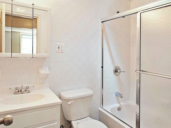 4th image of 216 E 13th St APT 4S