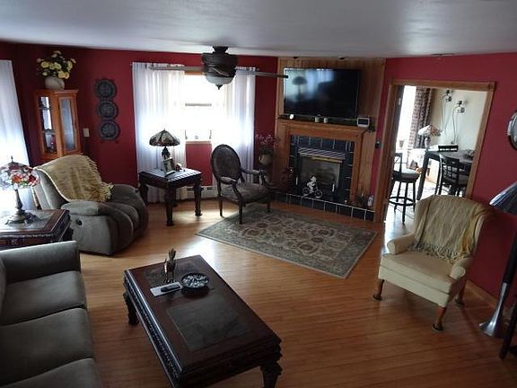 2nd image of 735 Marinette Ave