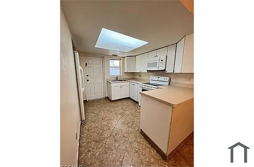 1825 Oak Ln Photo 1