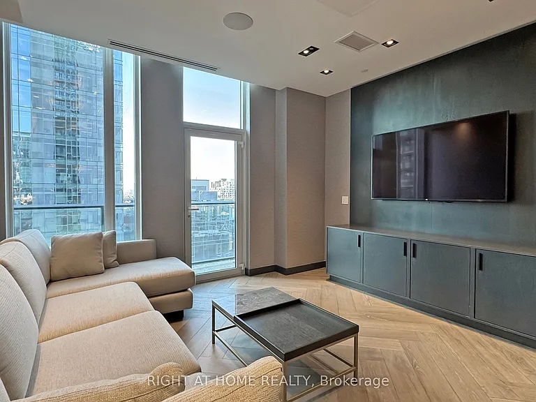 330 Richmond St W #209 — Photo 37