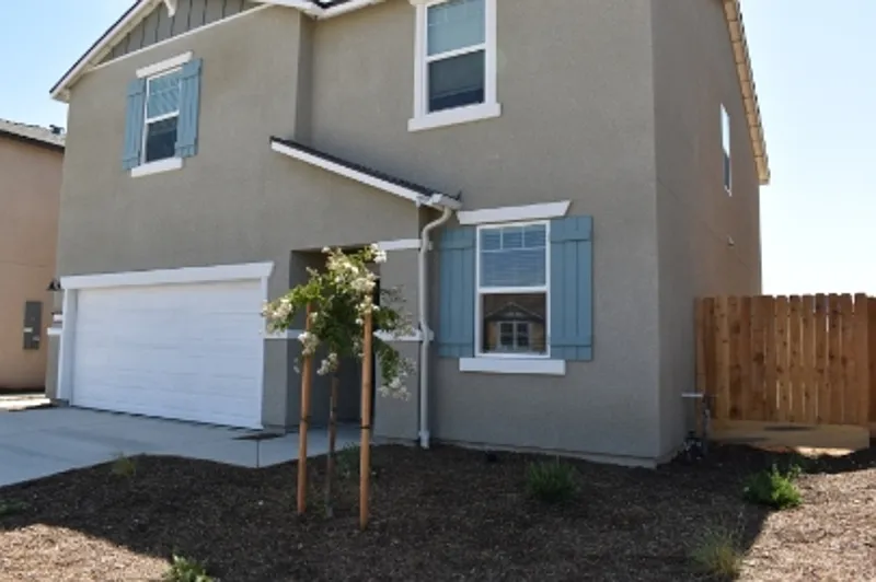5 bed, 3.0 bath, 2287 sqft, $2,550 — Photo 2