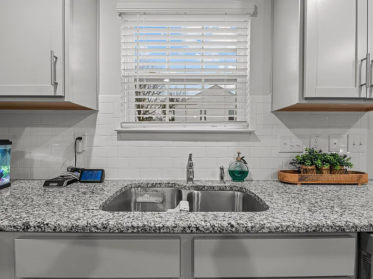 301 Ginger Dr — Photo 18