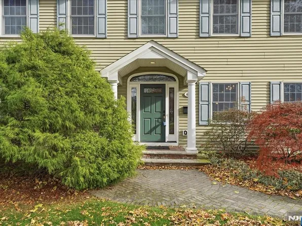 605 Craig Ave, Paramus, NJ 07652