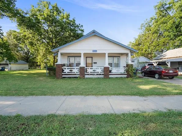 1211 W 9th St, Coffeyville, KS 67337