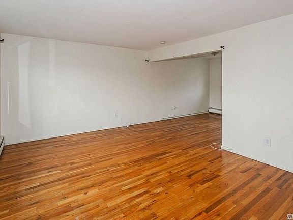 3rd image of 264 Travis Ave