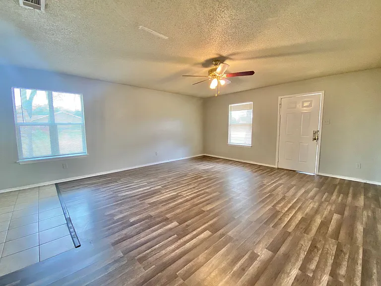 2913 Bates St — Photo 3