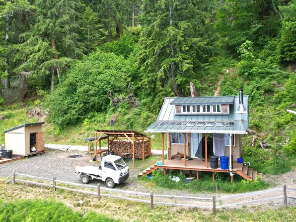 1910 W Cushman Ridge Drive, Hoodsport, WA 98548