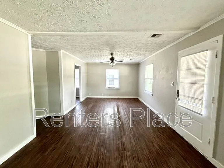 200 E 6th St — Photo 2