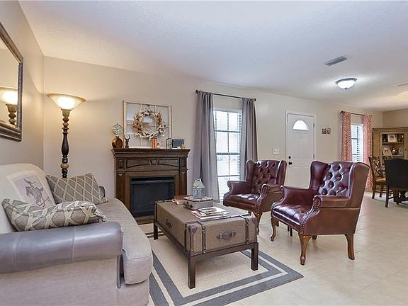 5th image of 803 Sandalwood Dr