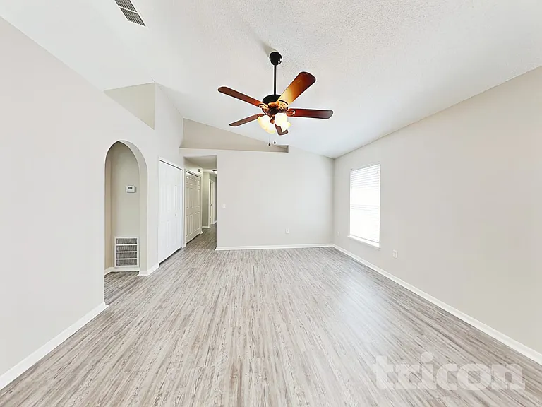 353 Comfort Dr — Photo 2