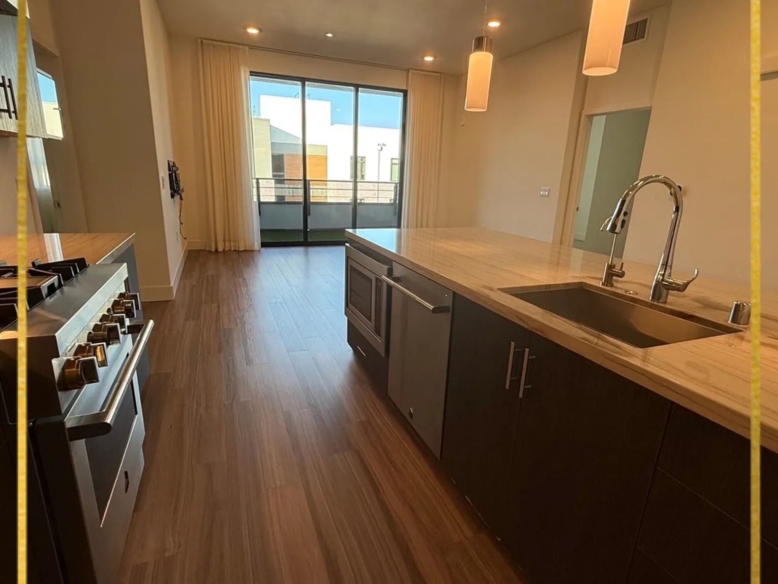 2 bed, 2.5 bath, 1432 sqft, $4,995 — Photo 3