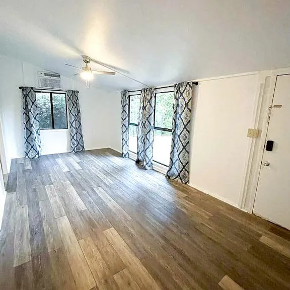 118 1/2 Sebrell Ave — Photo 1