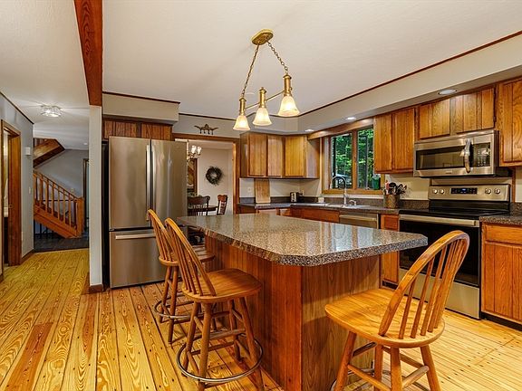 3rd image of 288 Granite St