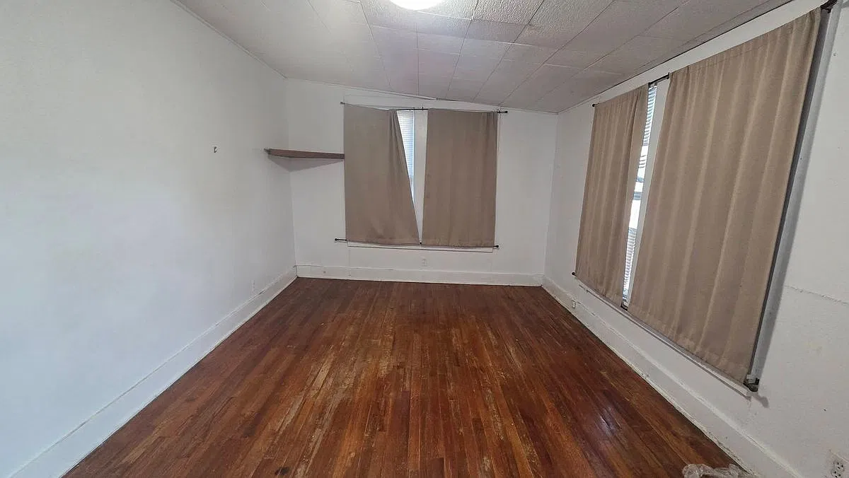 3 bed, 2.0 bath, 1350 sqft, $1,300 — Photo 4