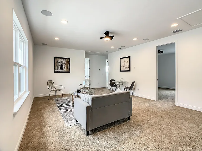 15707 Vetta Dr — Photo 52