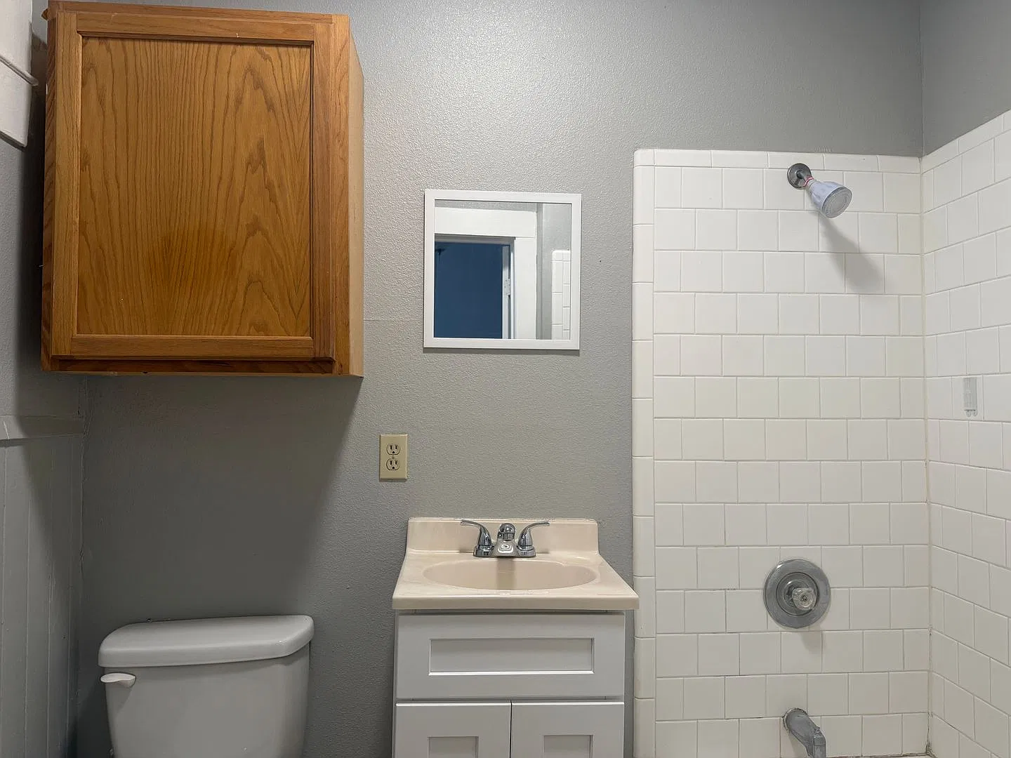 Spacious 2-Bedroom in King William District — Photo 4