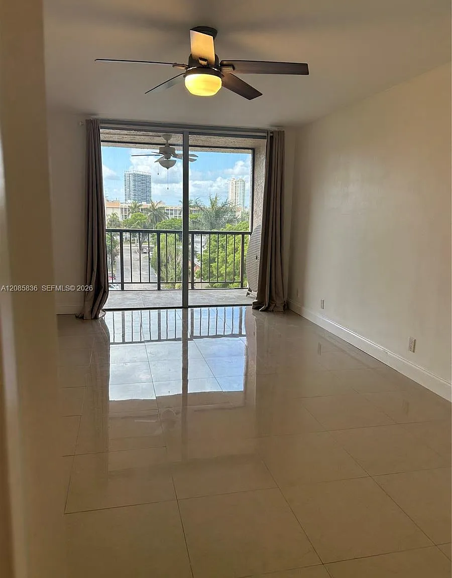 Desoto Park North Condo — Photo 2
