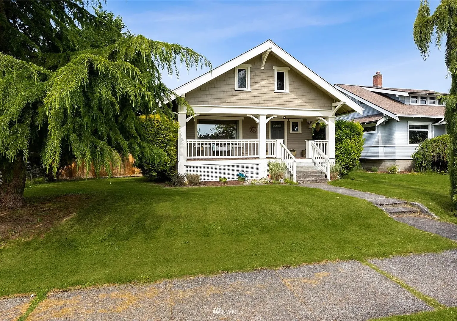 Beautiful, Spacious Tacoma Home! Apply today! — Photo 2