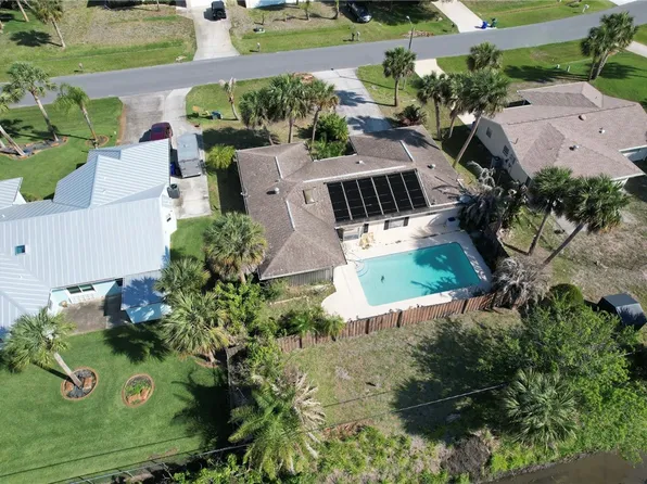 1061 Carnation Dr, Sebastian, FL 32958