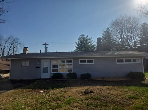 8 Brightwell Ct, Florissant, MO 63031