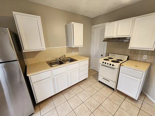 140 W State Rd #B Photo 1