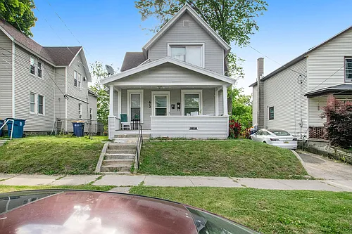 612 Pine Ave NW #1 Photo 1