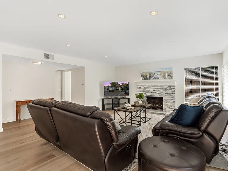 263 Fox Hills Dr — Photo 11