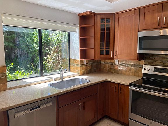 4th image of 2387 Lake Meadow Cir
