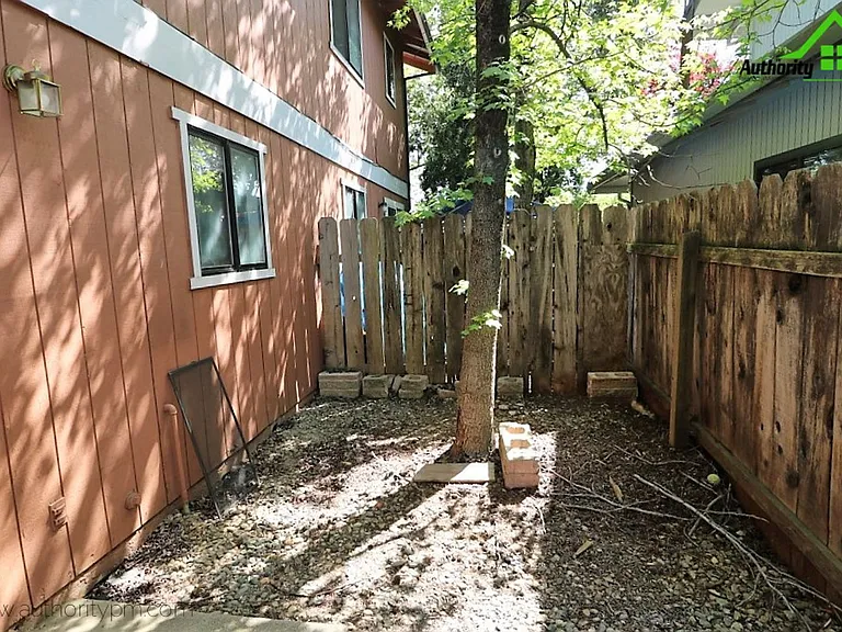 2750 Shasta View Dr #2 — Photo 16
