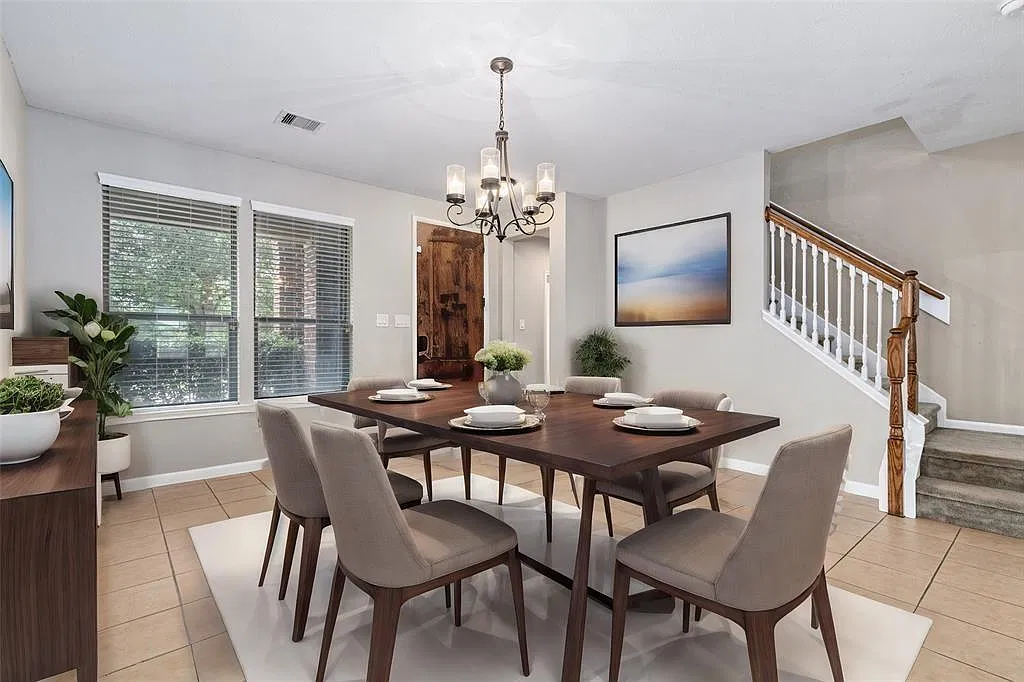 4 bed, 2.5 bath, 2780 sqft, $2,390 — Photo 2