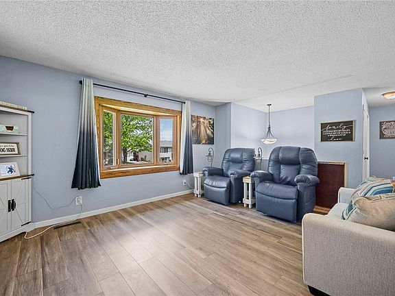 5th image of 110 W Laura Ln