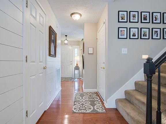 5th image of 3111 N Waterford Ct