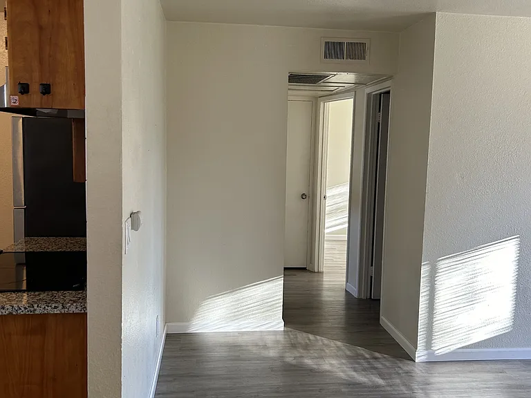 120 E Fairmont Ave #8 — Photo 27