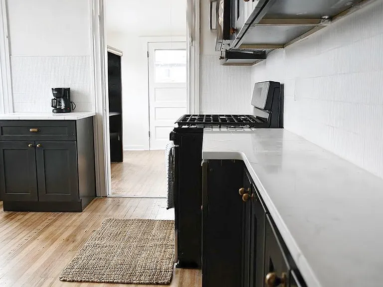 1468 N King St — Photo 13