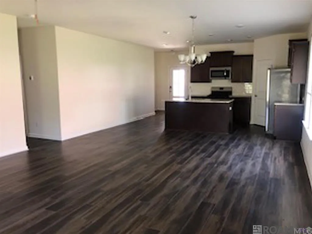 4 bed, 1742 sqft, $2,600 — Photo 2
