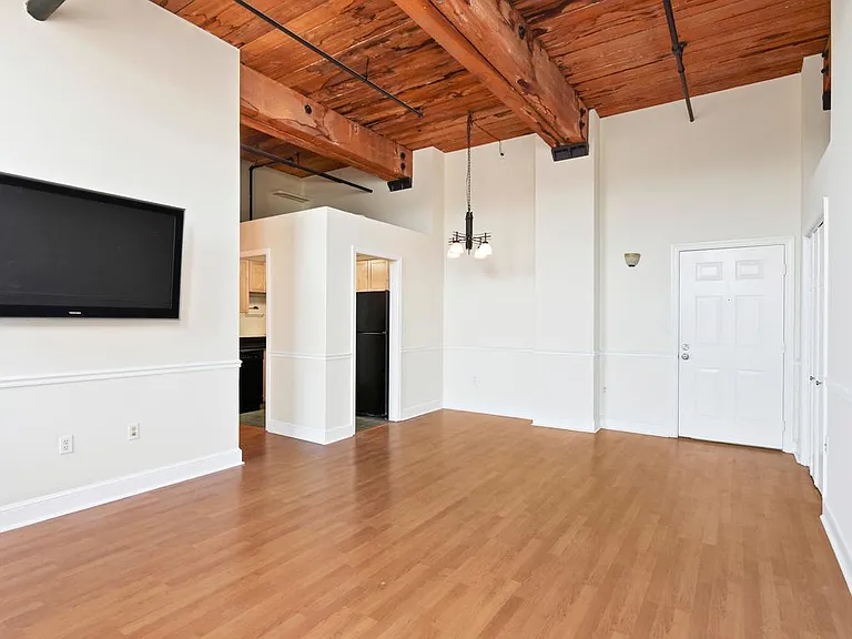 320 W 2nd St #210 — Photo 4