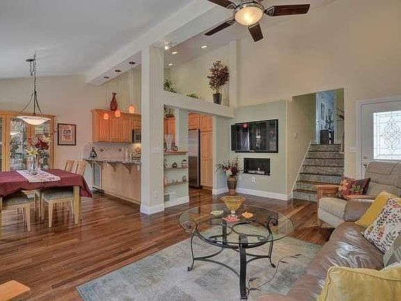 2nd image of 20305 Northglen Sq