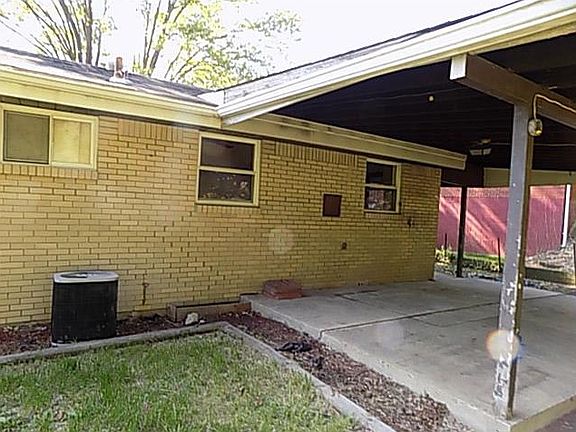 3rd image of 3376 Columbia Dr