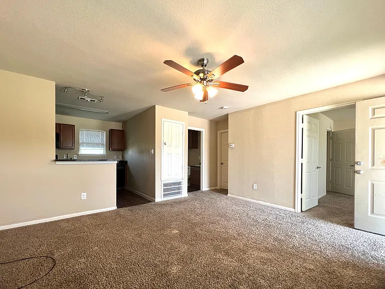 2512 S Houston Ave #D — Photo 3