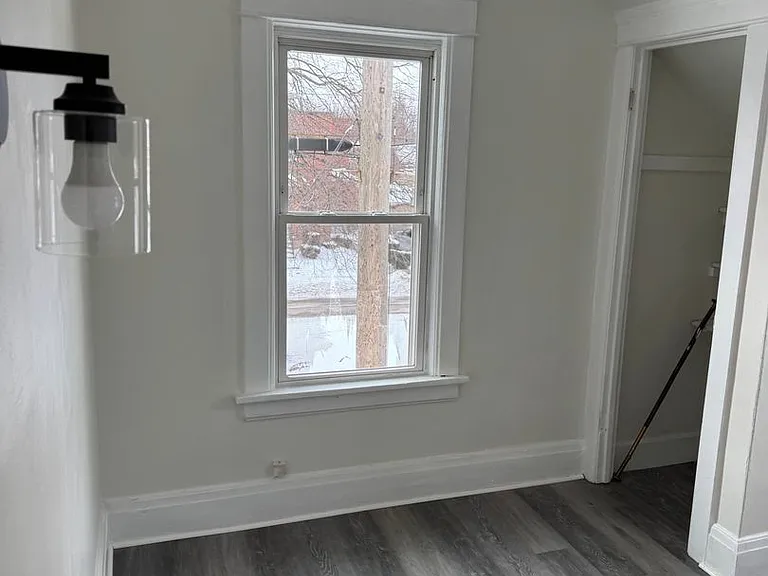 1164 W 7th St — Photo 18
