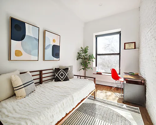 Sold by Compass | media 9