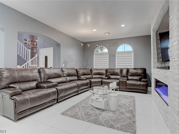 5th image of 933 Shady Charmer Ave