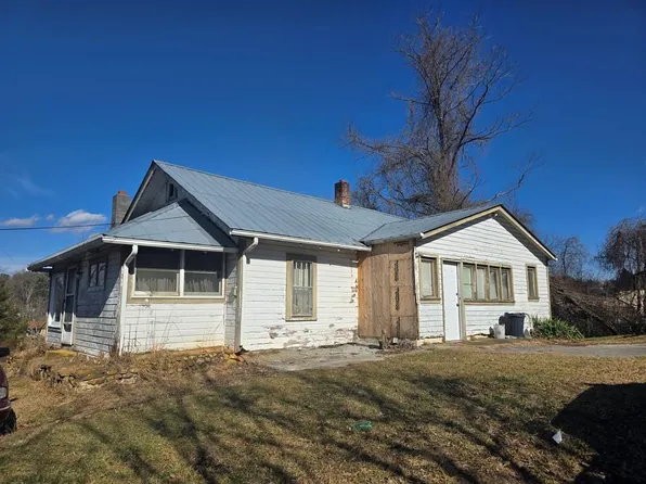 129 Petty Rd, Galax, VA 24333