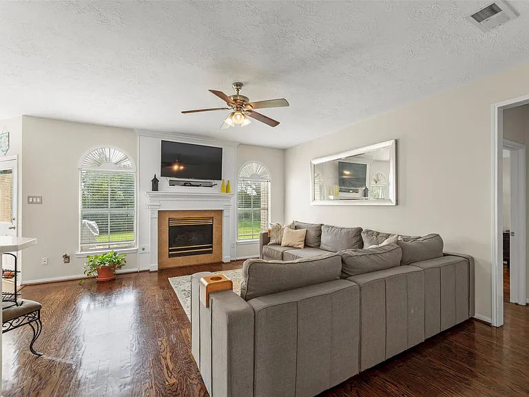 44 Parkway Pl — Photo 6